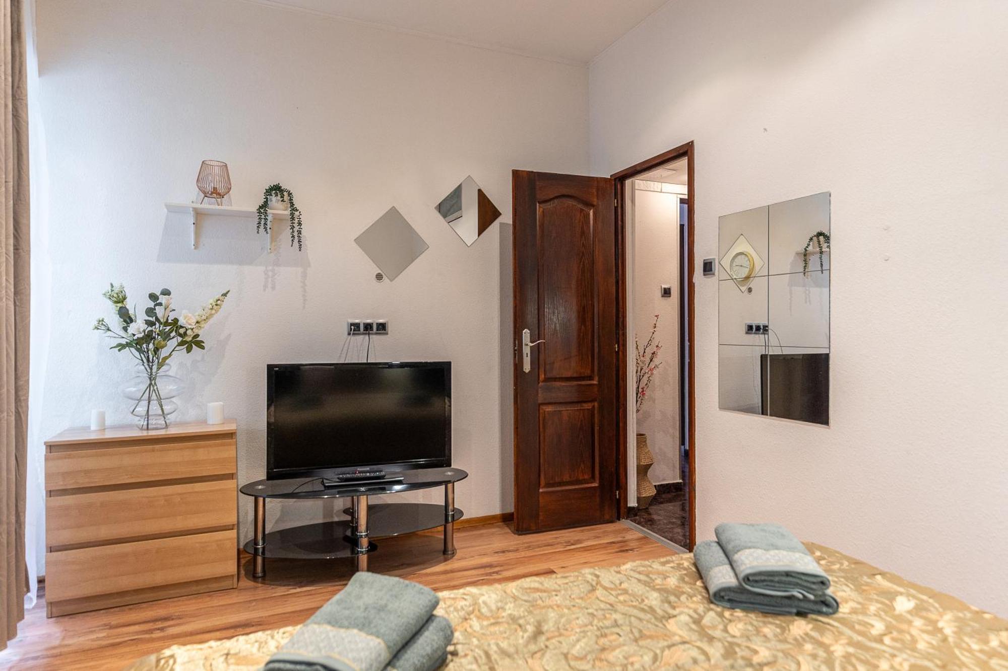 City Vibes Apartment - 3 Bdrms Budapest Esterno foto