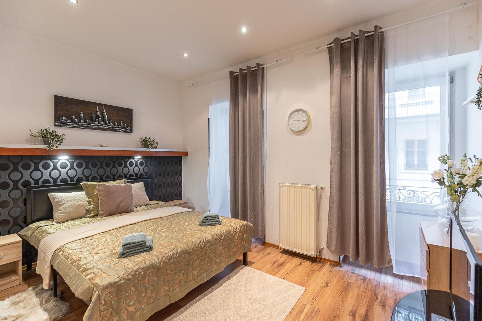 City Vibes Apartment - 3 Bdrms Budapest Esterno foto