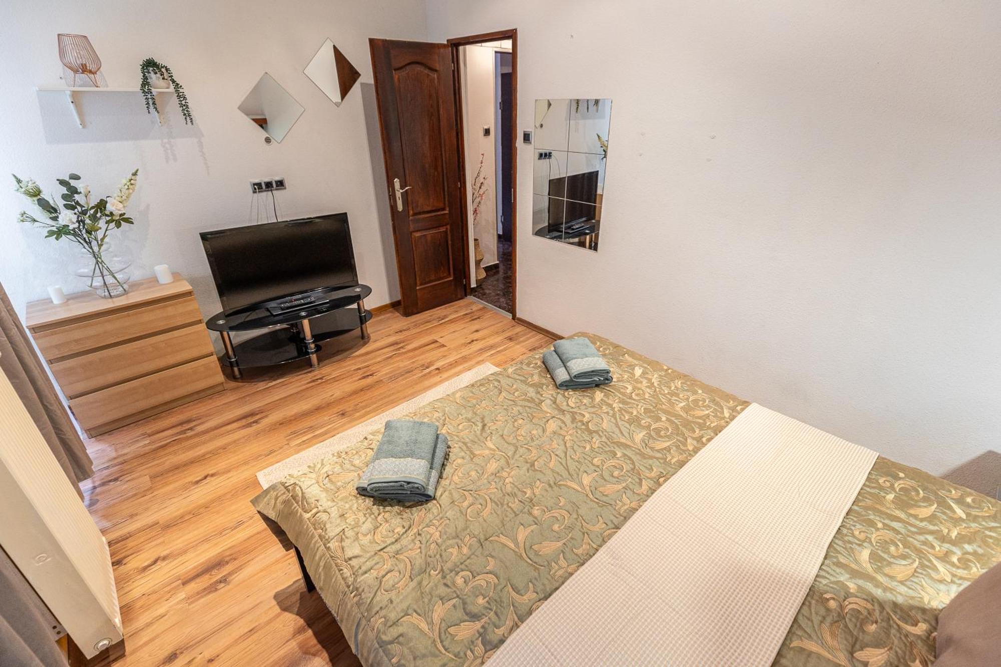 City Vibes Apartment - 3 Bdrms Budapest Esterno foto