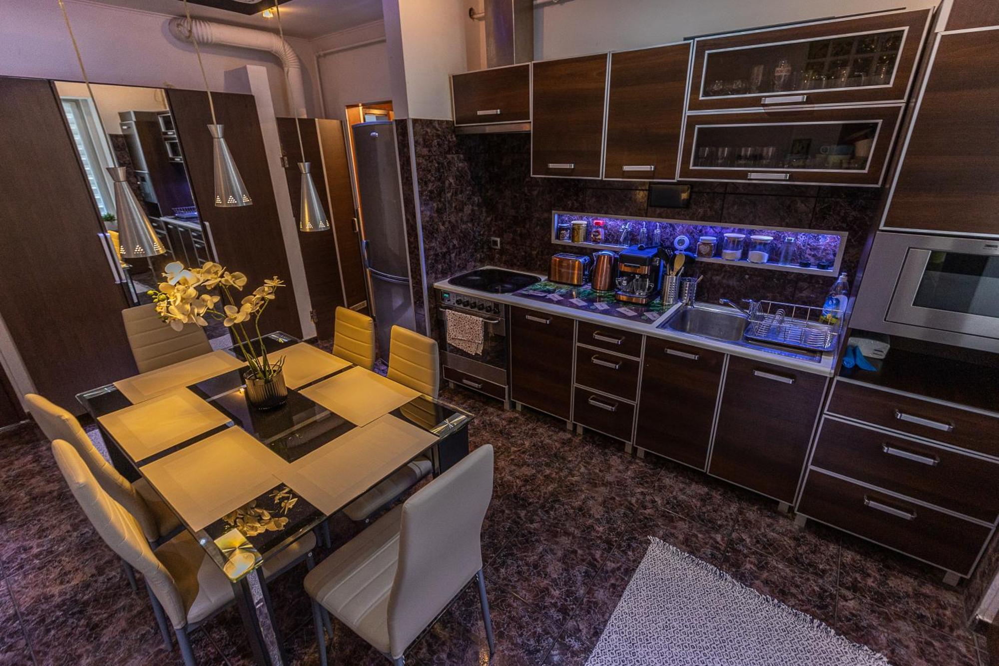 City Vibes Apartment - 3 Bdrms Budapest Esterno foto